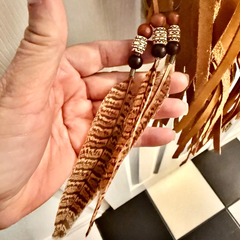 Patricia Nash Tan Leather Crossbody with Fringe with feathers NWT - Picture 3 of 9